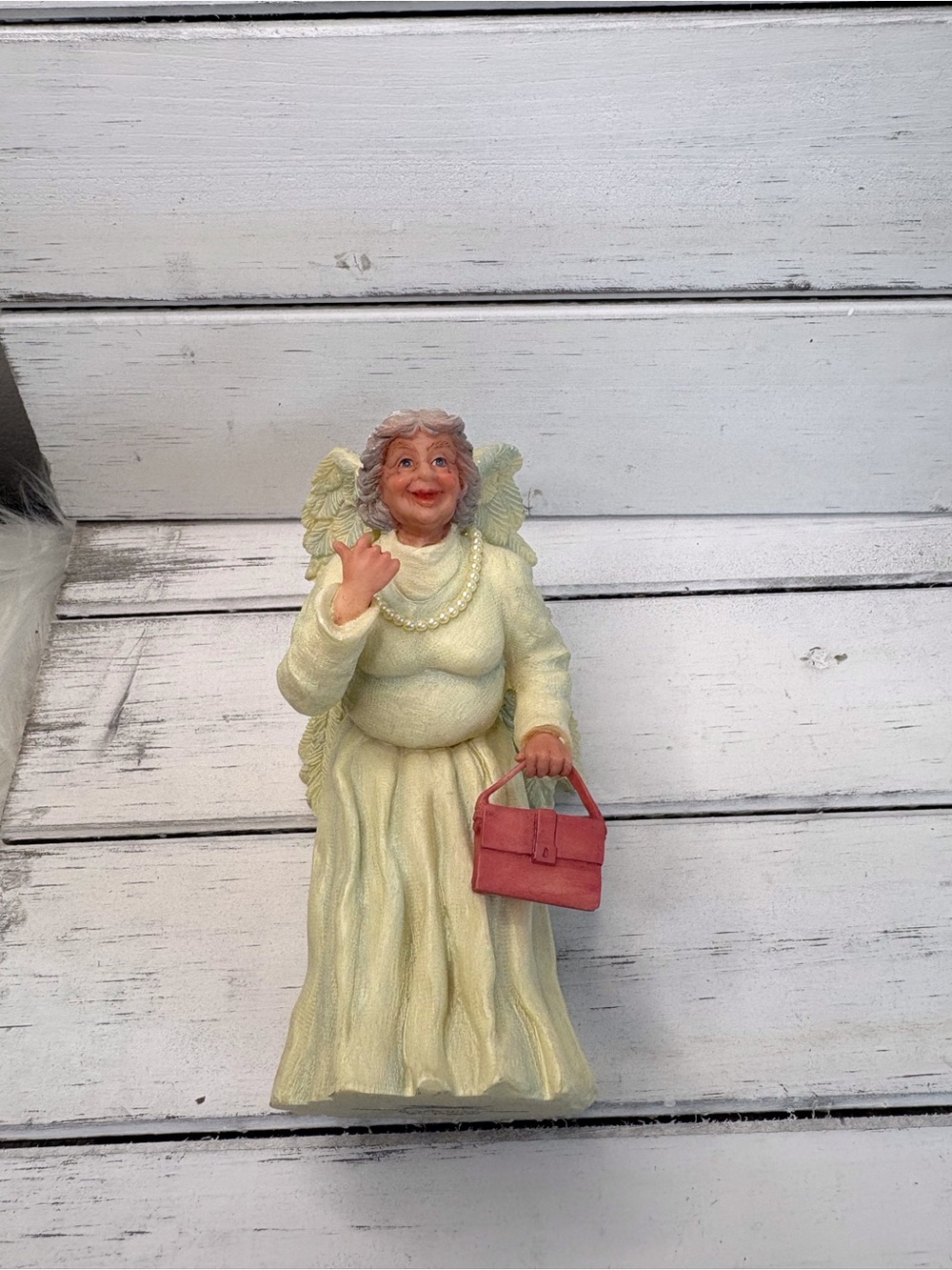 (221)Heaven’s Retired AngelsStudio Cream Angel Figurine with Pink Purse - Picture 5 of 7